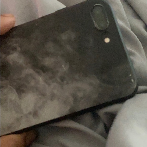 I phone 8plus - Picture 3 of 3